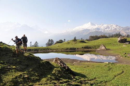 TREKKING IN INDIAN HIMALAYAS by Weare, Garry: New (1986